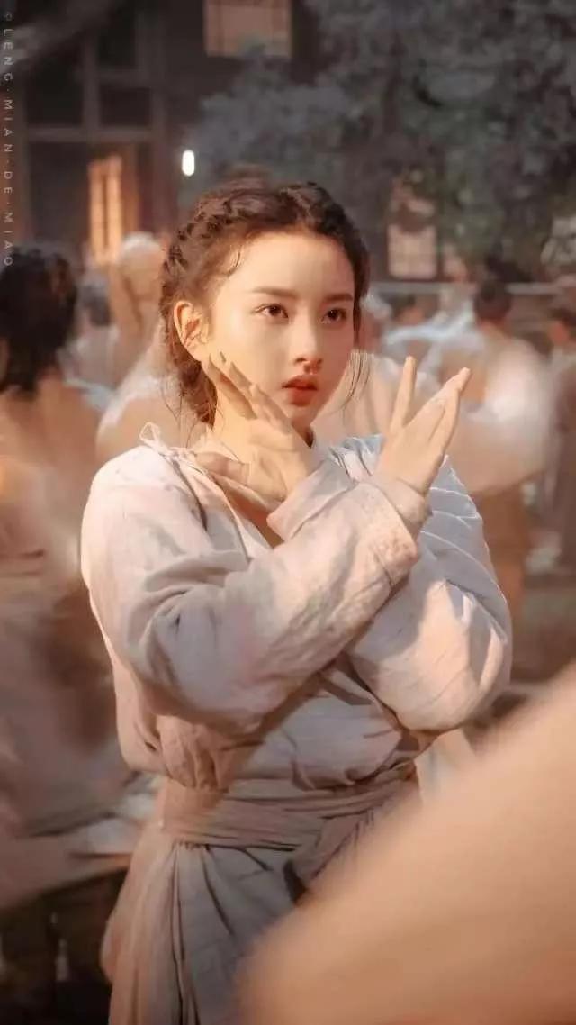 手机桌面，明星迪丽热巴、唐嫣、宋祖儿和唐艺昕