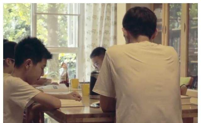 汶川地震中，丢下学生逃跑的北大学子“范跑跑”，13年后怎么样了