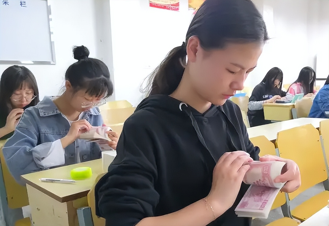 不擅长数学的考生，这几个专业尽量不要报考，毕业或将成为难题