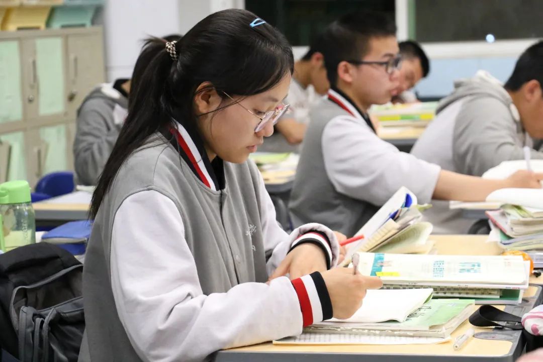 高考倒计时40天！致敬每一位成都为明的追梦者，决胜高考志做黑马