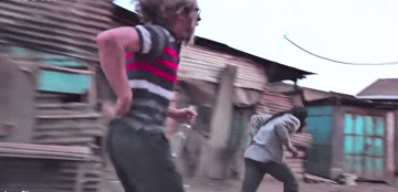 非洲电影有多野？这帮贫民窟的“演员”低成本创作特效动作电影