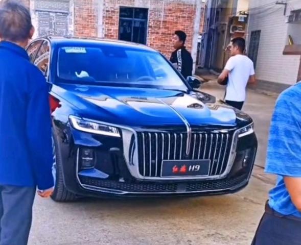 全红婵50万豪车给自家叔叔开！全爸毫不在意，这些人却着急了