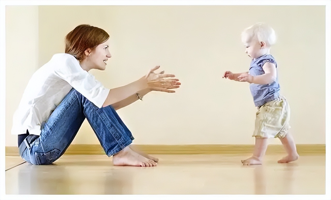 婴儿几个月会走路算正常(宝宝第一次学会走路) - 乐宝宝贝