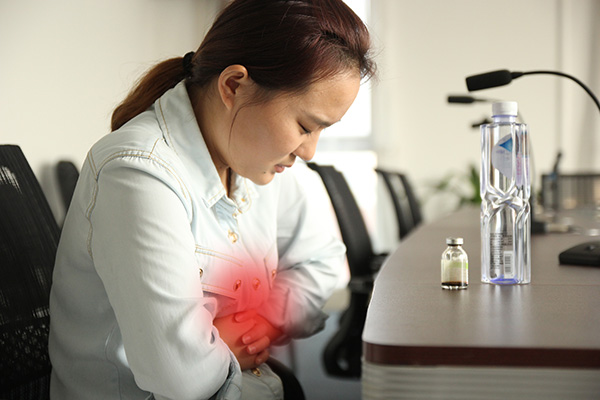 犯胃病除了吃药还能怎么办？三分治，七分养，记住“1勤2宜3忌”