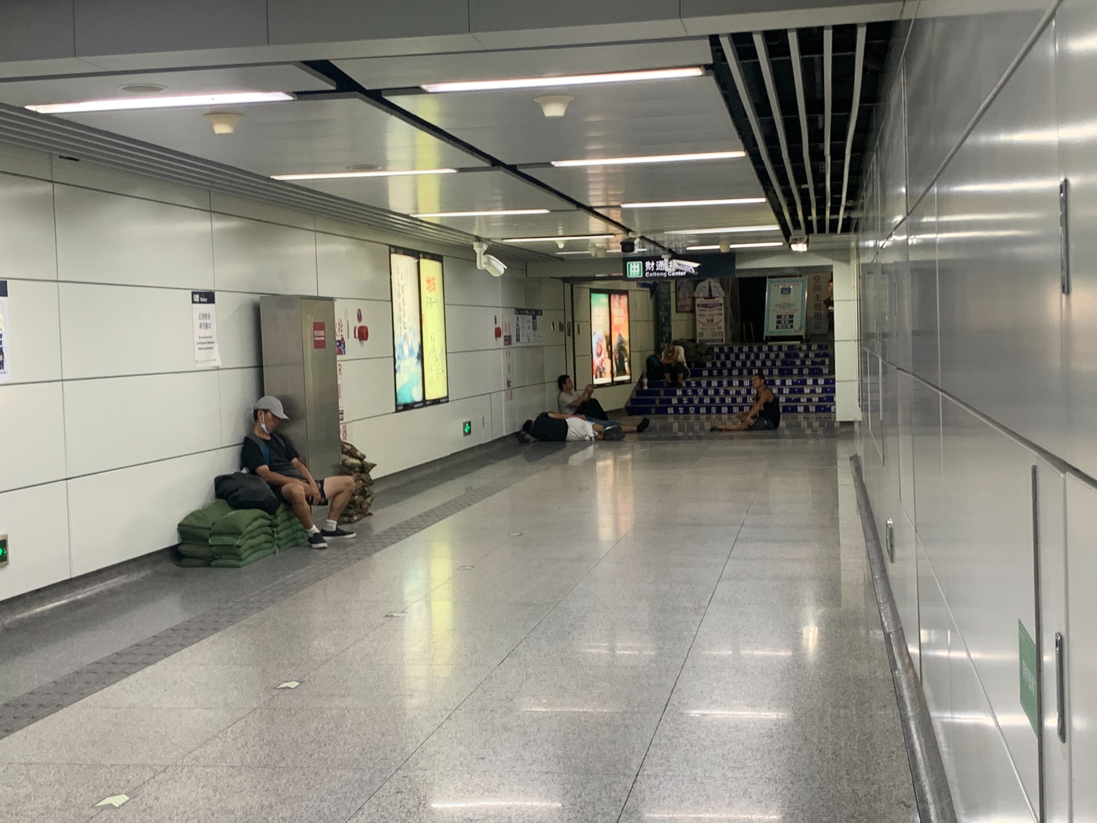 40℃高温下杭州装修工户外作业中暑倒地
