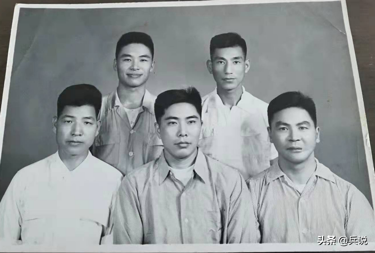 师参谋长“衣锦还乡”，拒绝特殊待遇，不参加宴请，不收特产