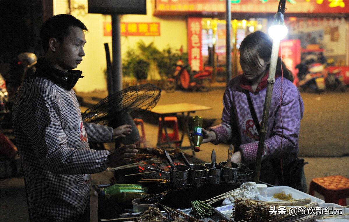 哈尔滨穷小伙，15岁辍学卖麻辣烫，如今年入10亿要上市，凭啥？