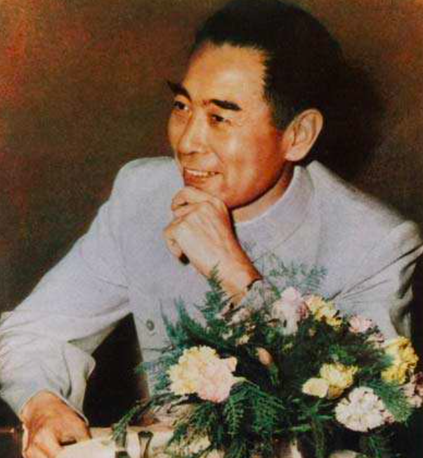 外国人刁难周恩来：为何要用美产钢笔？周恩来一句话对方哑口无言