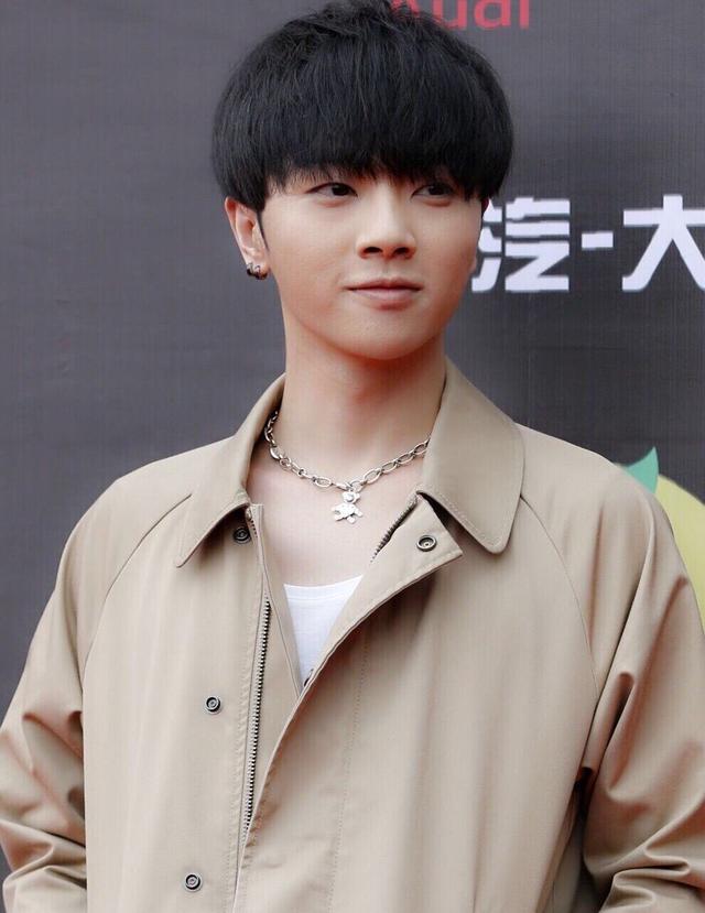 男星衣品—华晨宇（一）