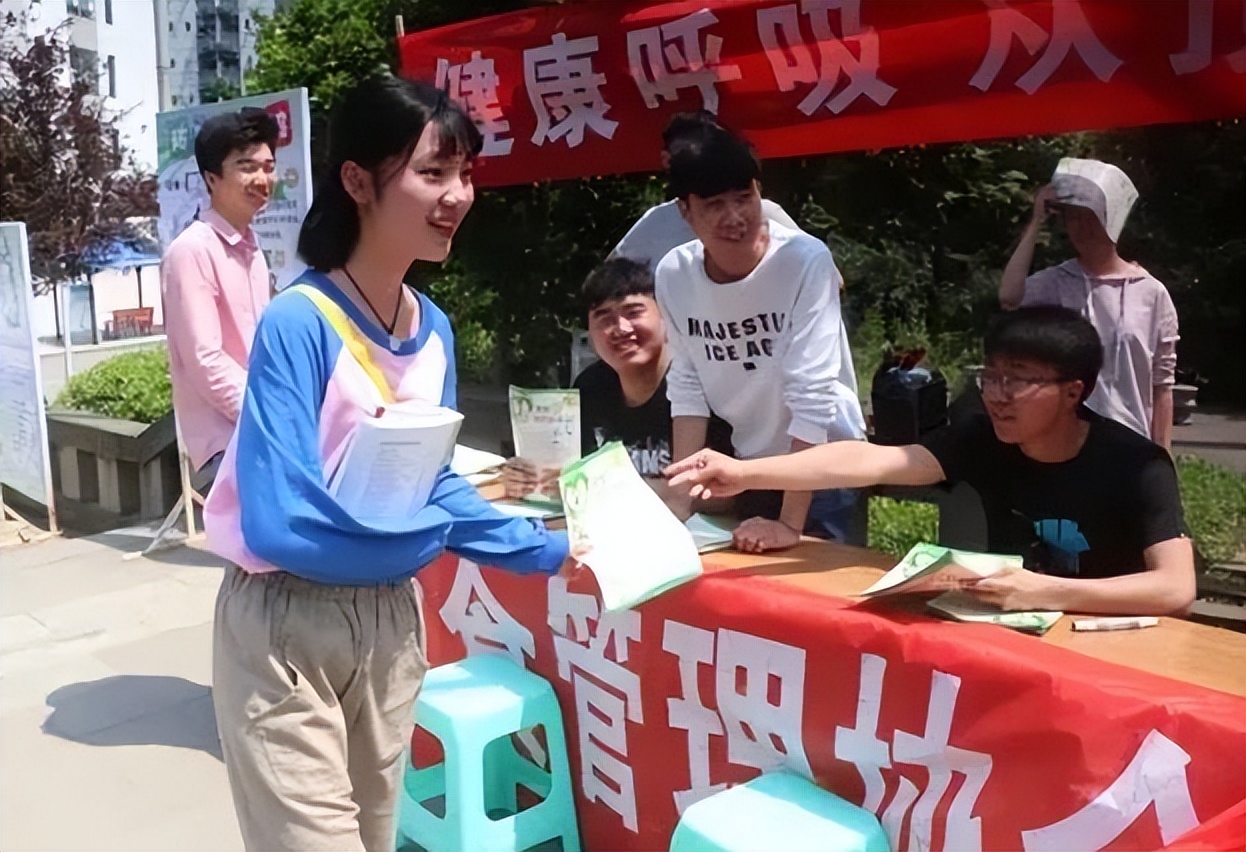 学生的礼貌遇上校方的真诚，宁大后勤处火了，贴心服务看酸外校生