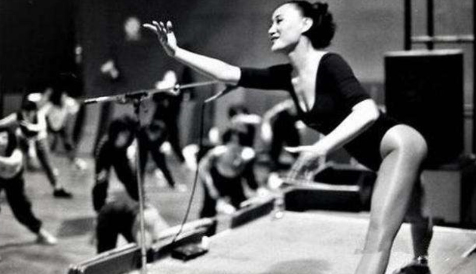 马华：中国首位健美操明星，90年代火遍全国，为何41岁英年早逝？