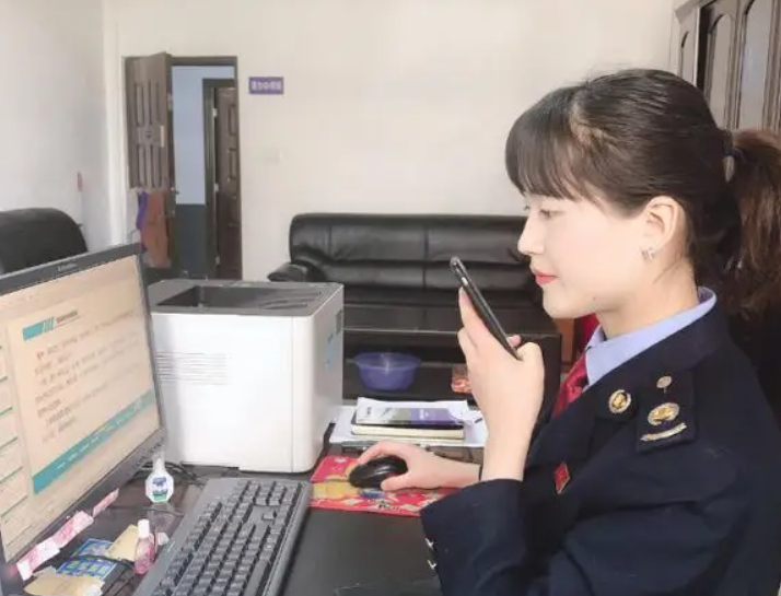 公务员“辞职信”走红，辞职理由引起同行共鸣，网友却直言太年轻