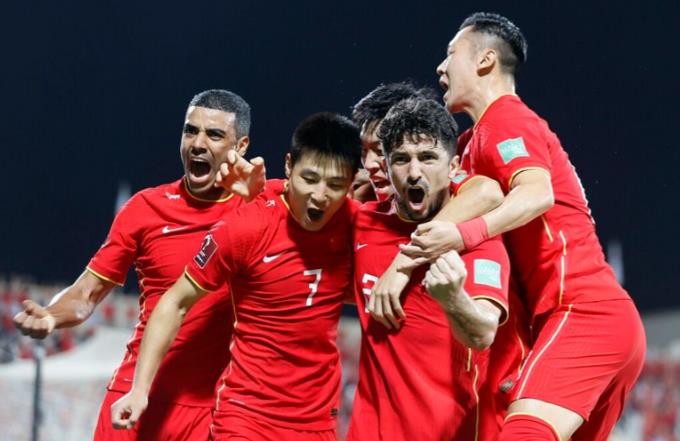 2026国足世界杯主力球员(瞄准2026年世界杯！李霄鹏运筹帷幄，9大U23入选，国足盼冲出亚洲)