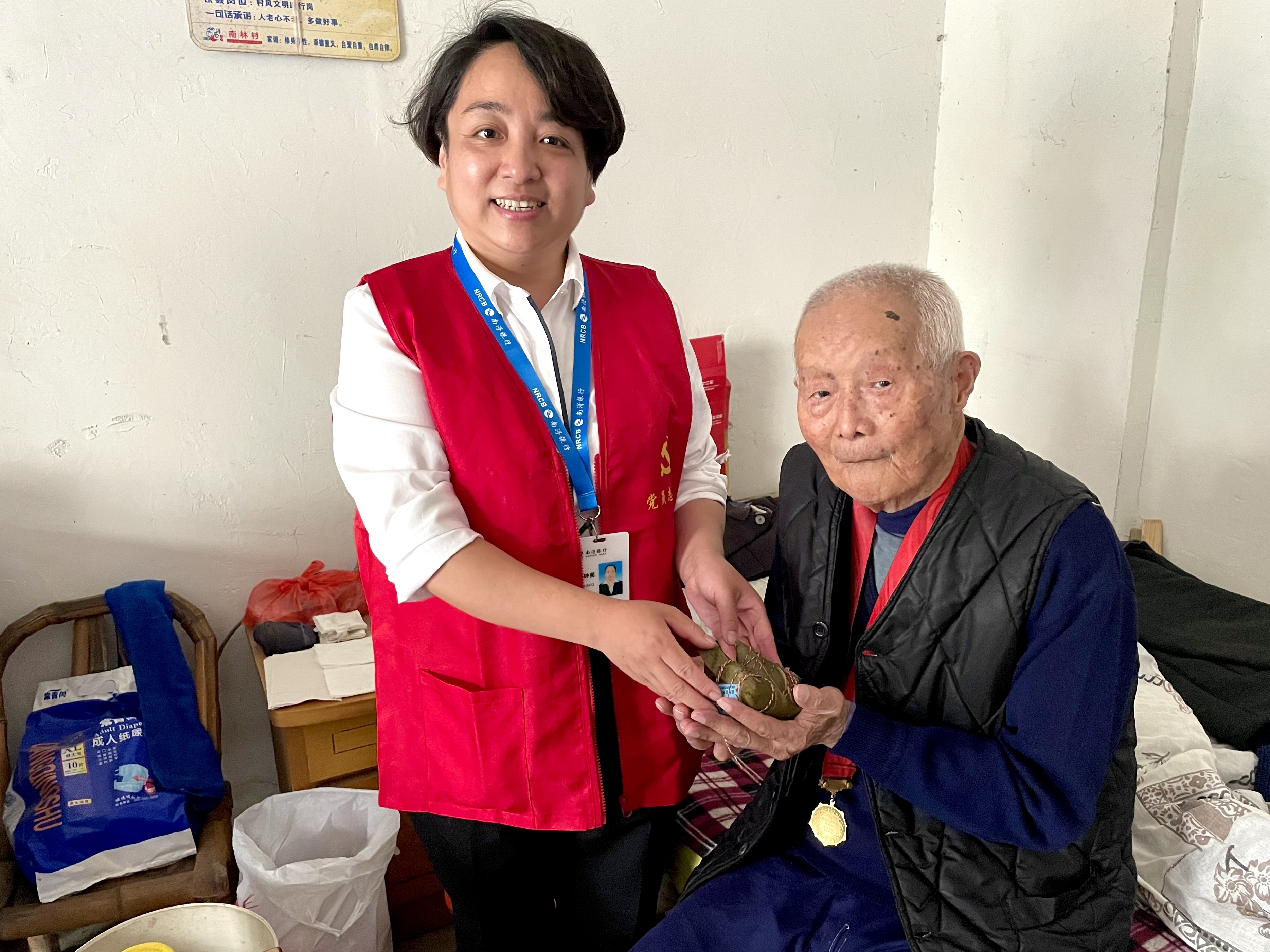 粽叶飘香迎端午 浔银情暖百姓家