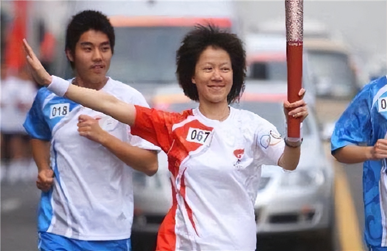 17年前，与瘫痪父亲相依为命、高考763分的广西女孩，后来如何？