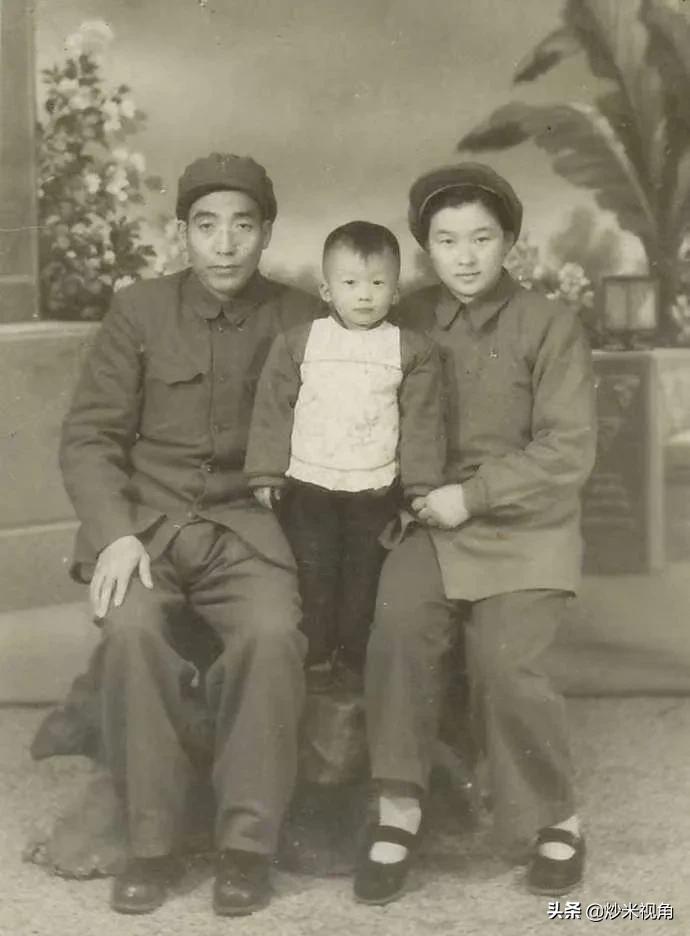 师长回国参加国庆，带回一个女军医，竟然是战友失联八年的女友