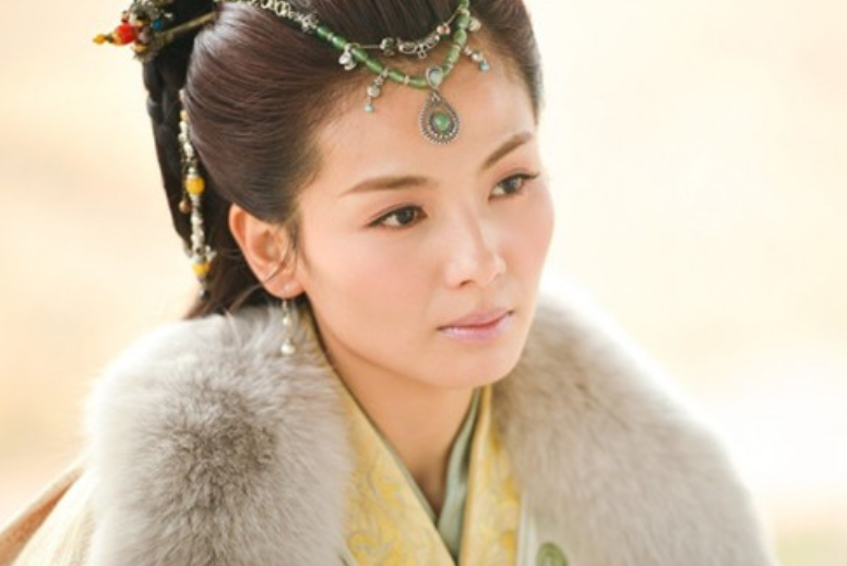 “自带苦相”的8位女星，五官凑在一起，演什么都很丧，可惜了