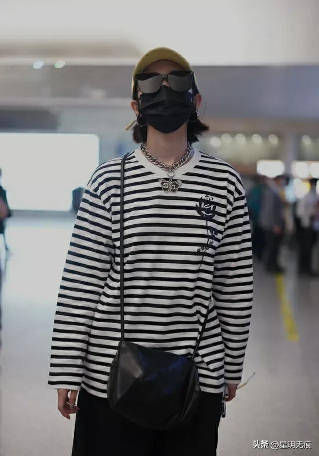孟美岐戴墨镜鸭舌帽低调现身 搭蝴蝶吊坠嘻哈范十足