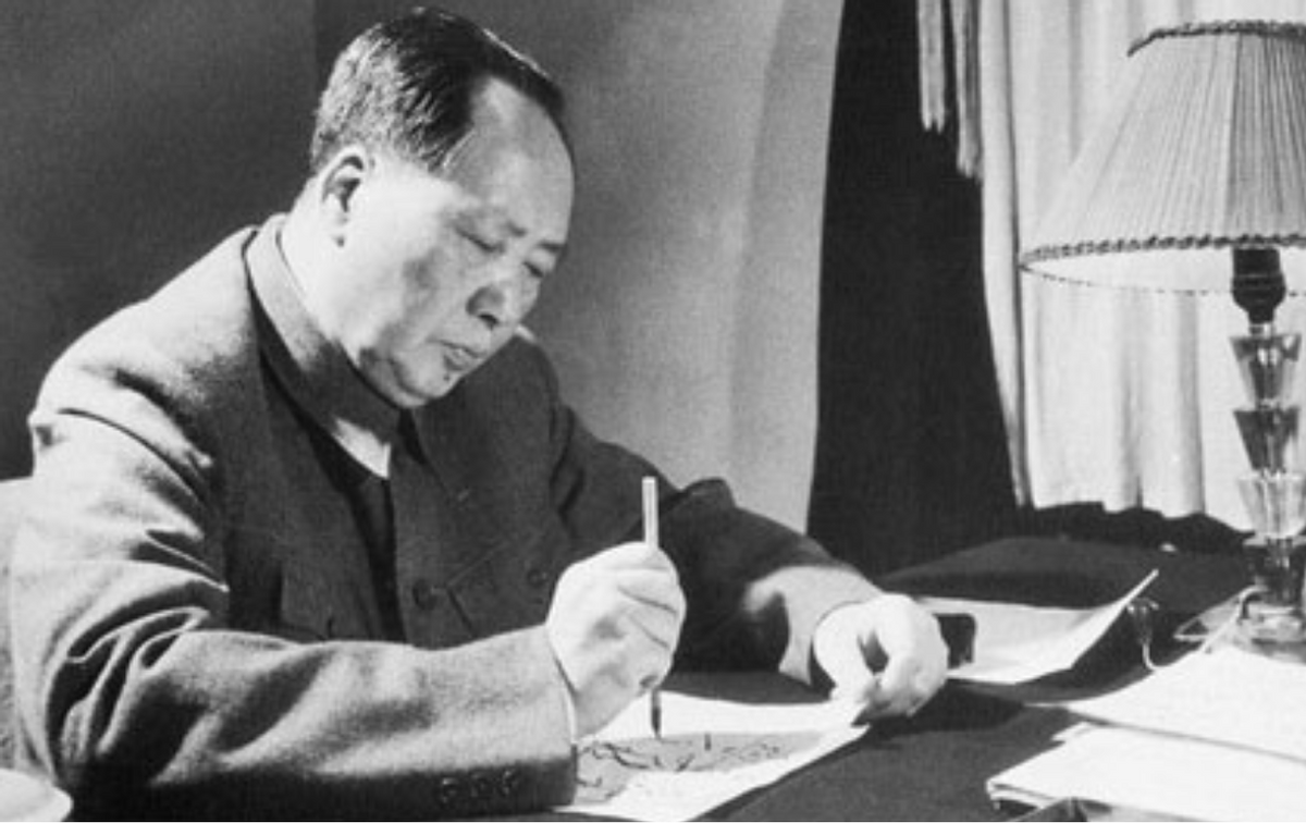 李银桥担任警卫员期间曾“出逃”，毛主席得知哽咽道：小孩想家了