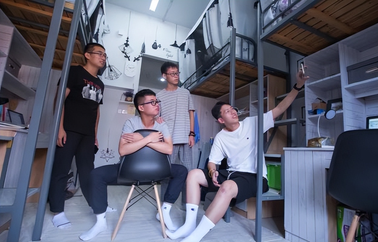 大学四年选宿舍床位有讲究，四人寝也要注意，真不是学生矫情