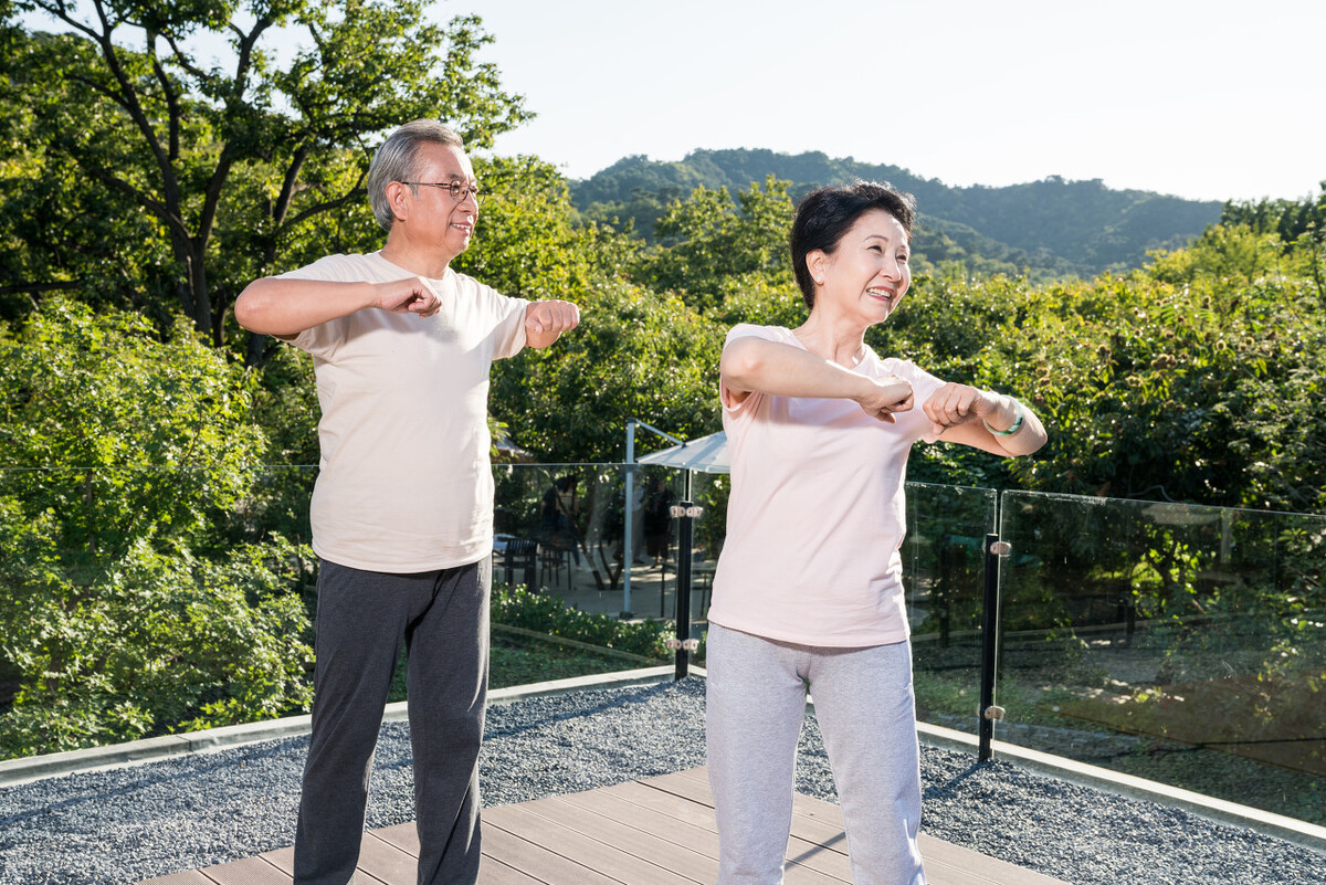 姐妹抱团养老不到八个月就散伙，62岁阿姨感慨：姐妹情已破灭