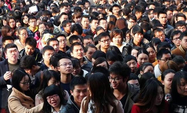 考生注意了，这10大专业毕业后“薪资”低，其中有临床医学专业