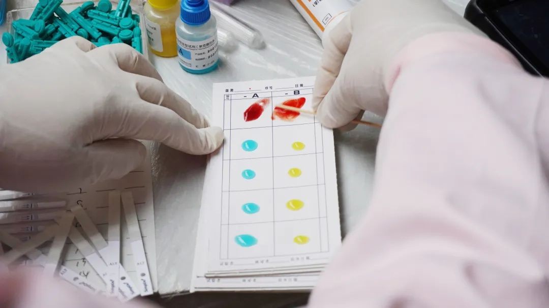 「白衣传情，为爱之名」犍中医无偿献血28100ml