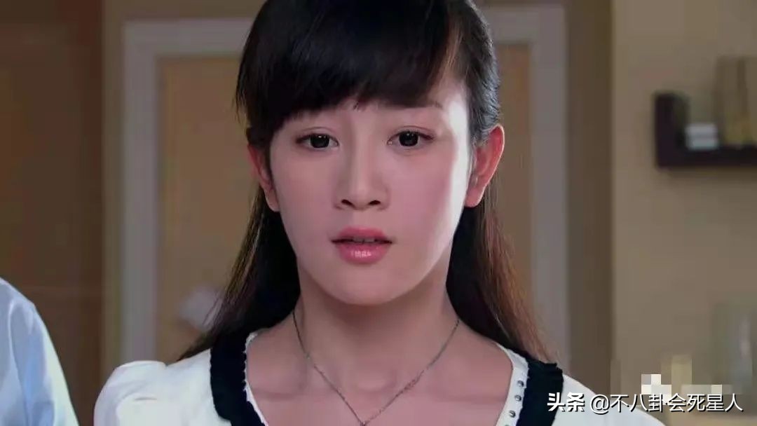 五官好看，“吃亏”在脸上，热巴脸颊凹陷，鞠婧祎颧骨突出