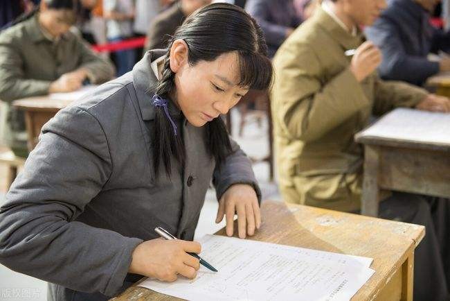 1977年第一届高考女状元，语文差一分满分，她的人生是怎么样的？