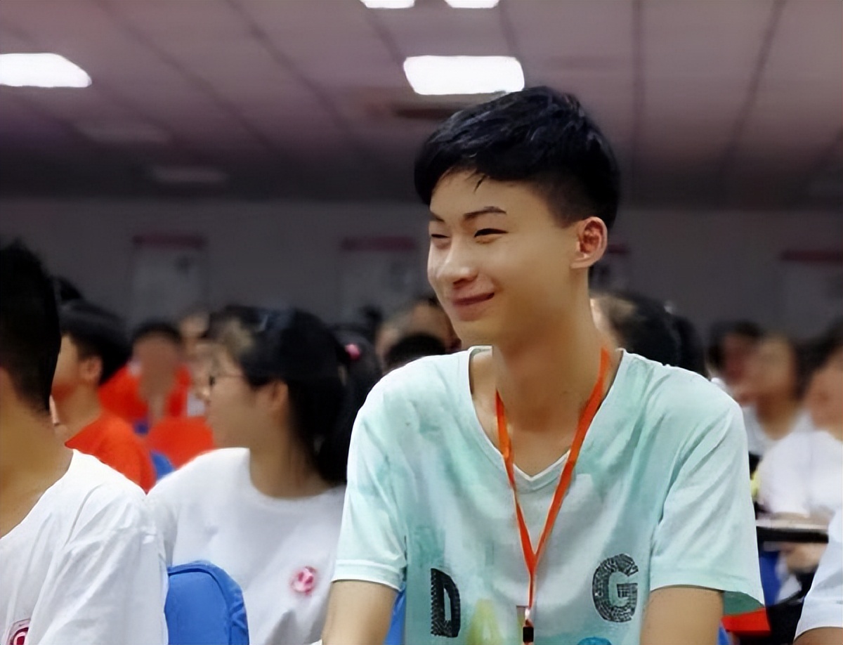 寒门贵子庞众望：以744分考入清华，清华校长到家探望，发出感叹