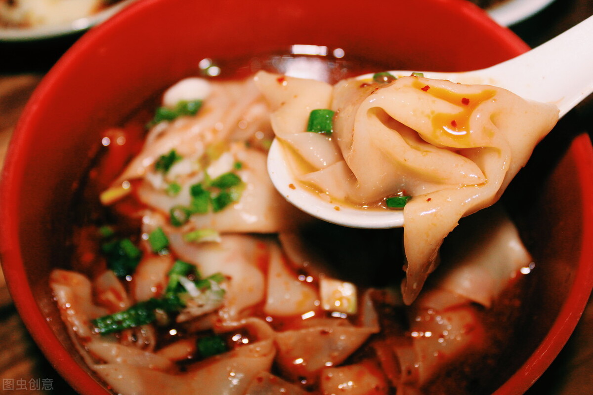 红油水饺的制作方法，味美鲜香口感嫩。学做给家人吃大家都夸你