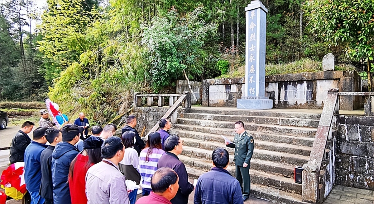 丰都县龙河镇：开展2022年清明祭英烈扫墓活动