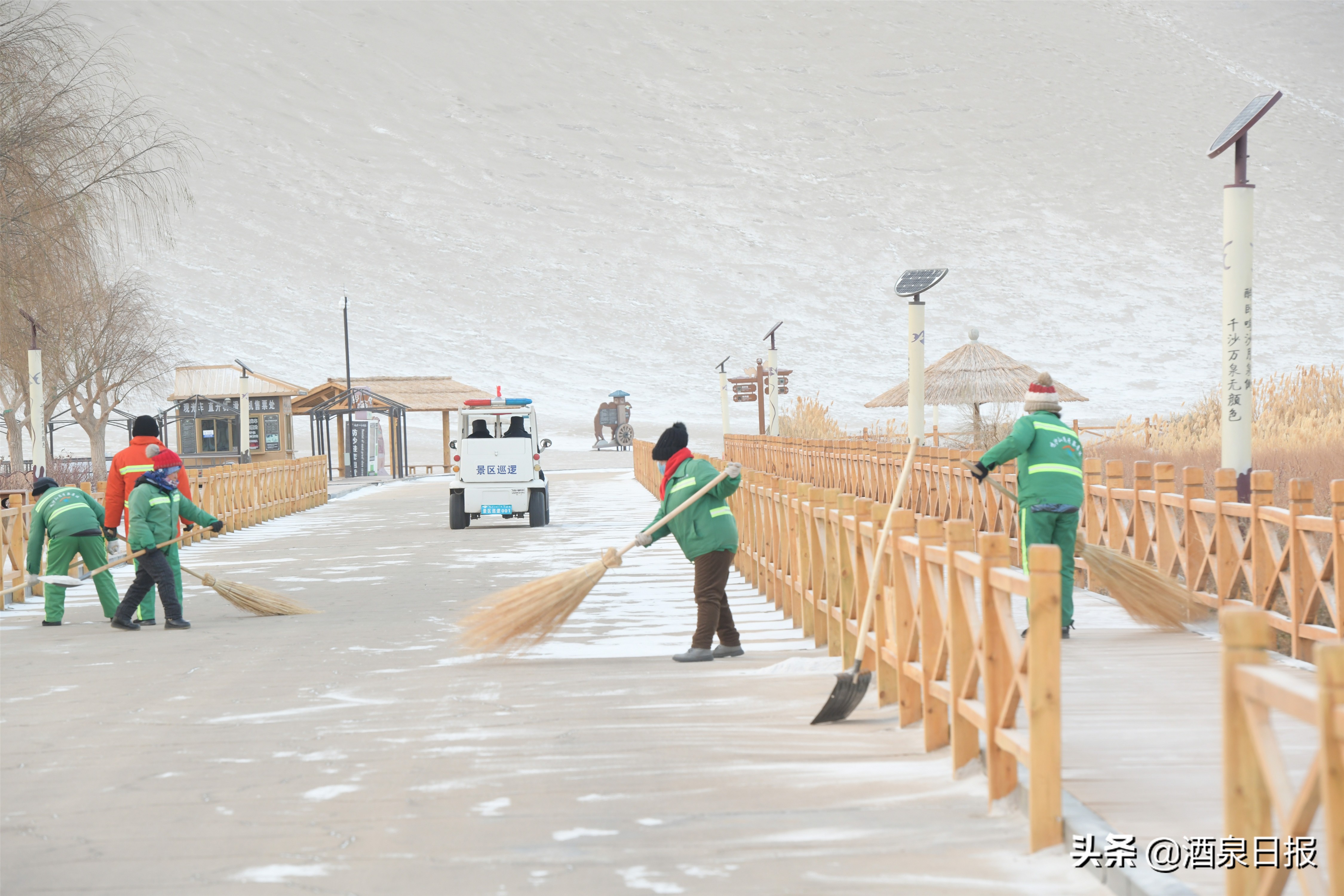 雪落敦煌寂静无声 大漠山泉如诗如画