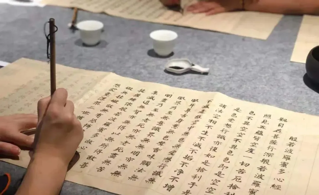 00后的“复古爱好”,带火一位超级网红