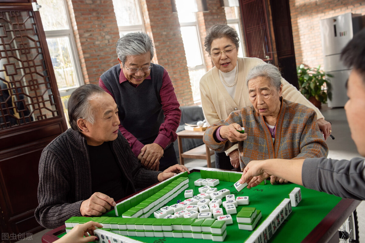 为何奉劝老年人要少打麻将?76岁大爷哭诉:这种消遣方式害人不浅