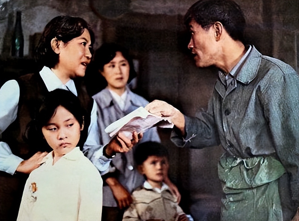 牛犇，资助百位学生，与初恋相守60年，晚年住养老院，令人泪目