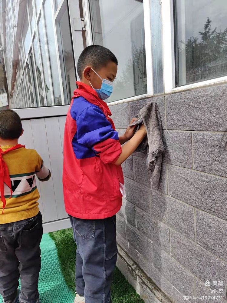 延安黄陵红军小学“弘扬雷锋精神 共建绿色黄陵”系列活动——三年级志愿者小分队