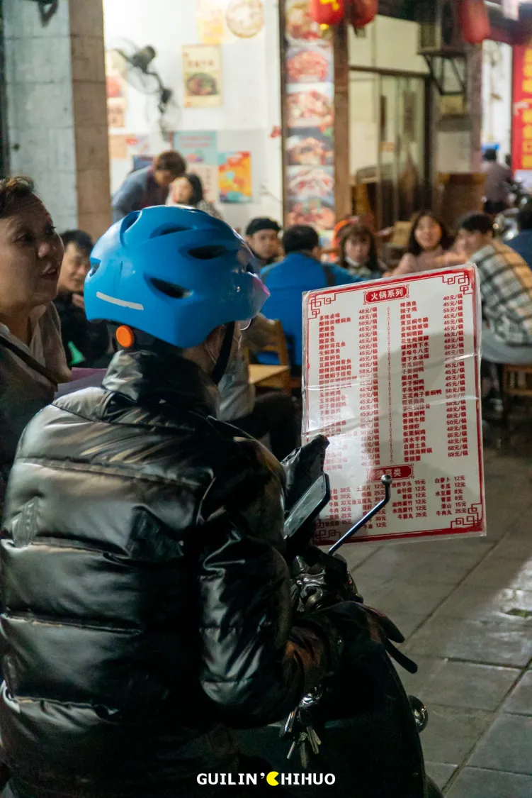 这家火锅店，开了13年，成了附近上班族的小食堂