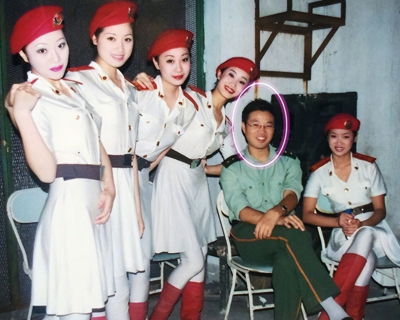 王迅：成名后抛弃发妻，把90后娇妻宠成宝，前妻“红了”，他糊了