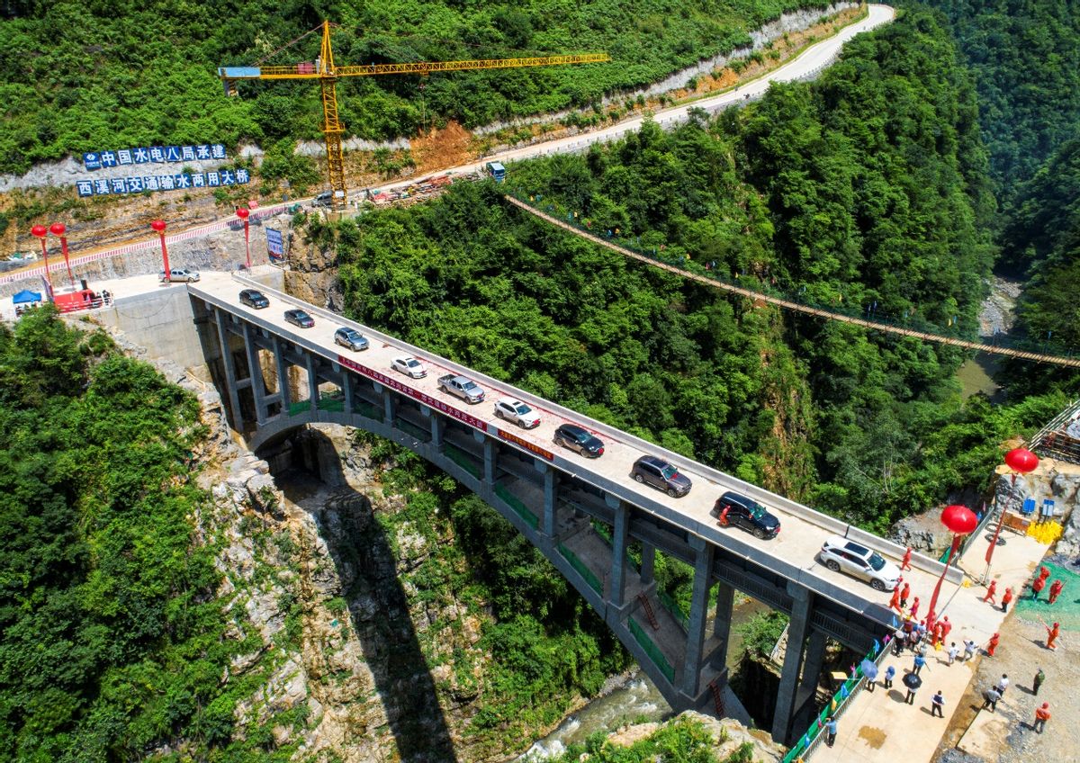 贯通水陆——贵州省第一座交通输水两用大桥建成通车