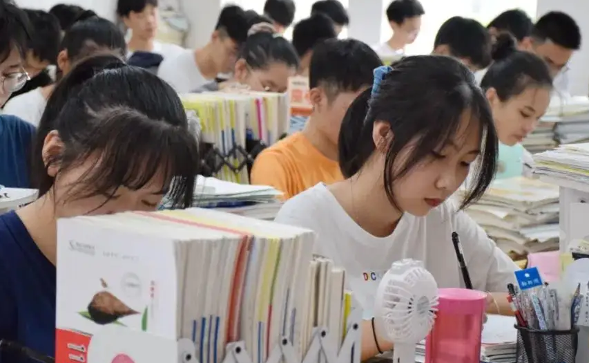 中国大学共有8大等级，普通学生能考进第四级，已经算学霸了