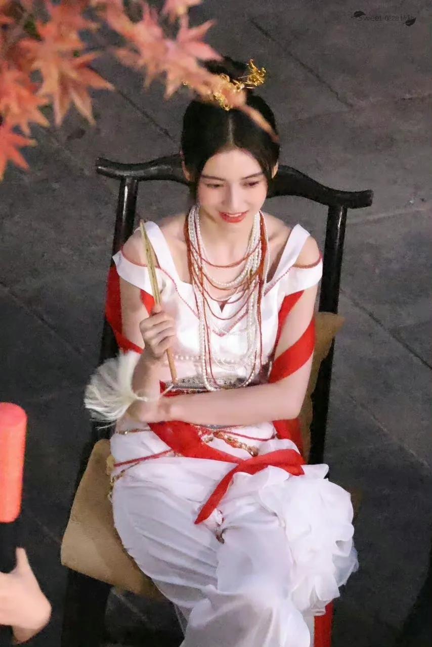 angelababy萌探2妖猫传造型图来袭,民族风白裙仙气飘飘,好惊艳