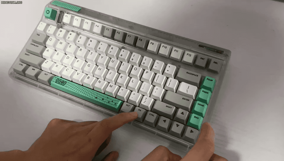 IQUNIX OG80 三模机械键盘测评：撞色复古风 RGB键盘的艺术魅力