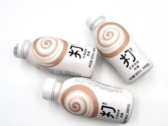 8款减糖即饮奶茶对比，这两款原料品质高，口感更好