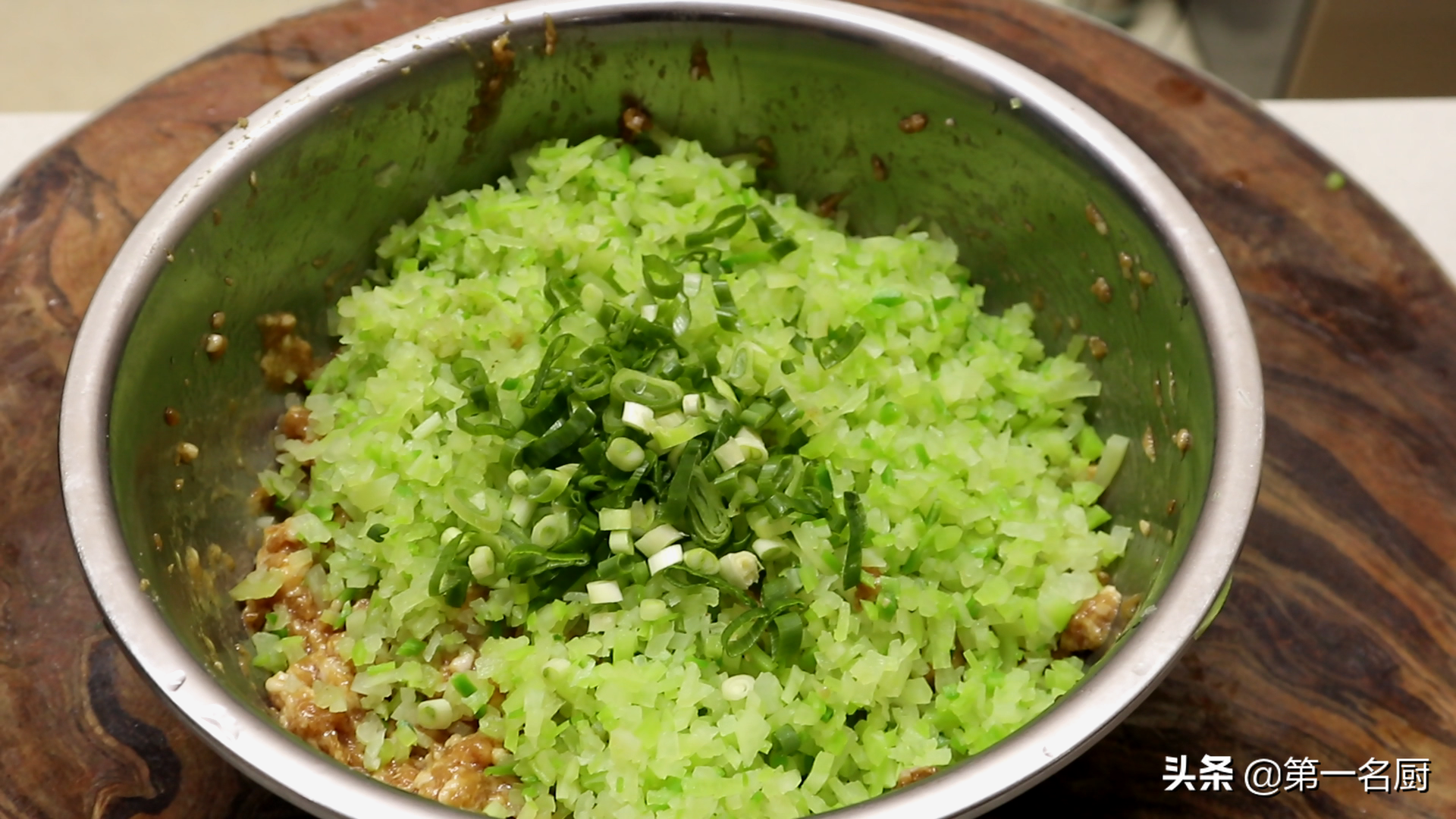 肉馅的做法大全家常（万能口诀鲜嫩入味包子饺子都能用）