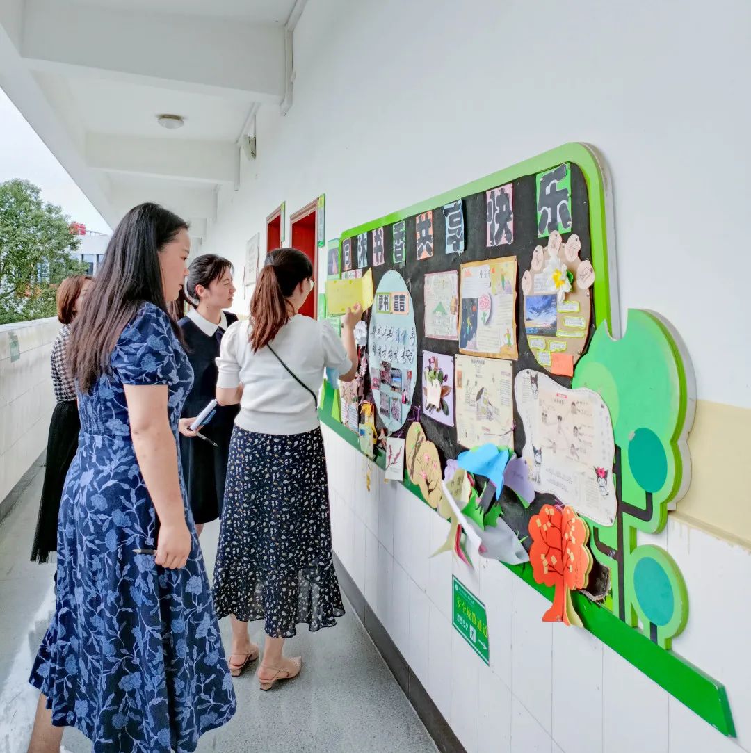 成都市双流区黄甲小学举行读书节之阅读展板评比活动