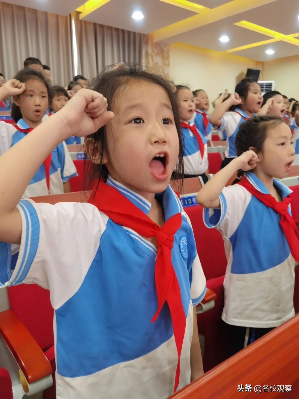 誓言声响，歌声回荡！犀浦实验，童心向党，在队旗下阳光成长