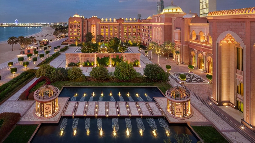 世界唯一的“超级酒店”，斥资200亿打造被评8星，住一晚最低10万