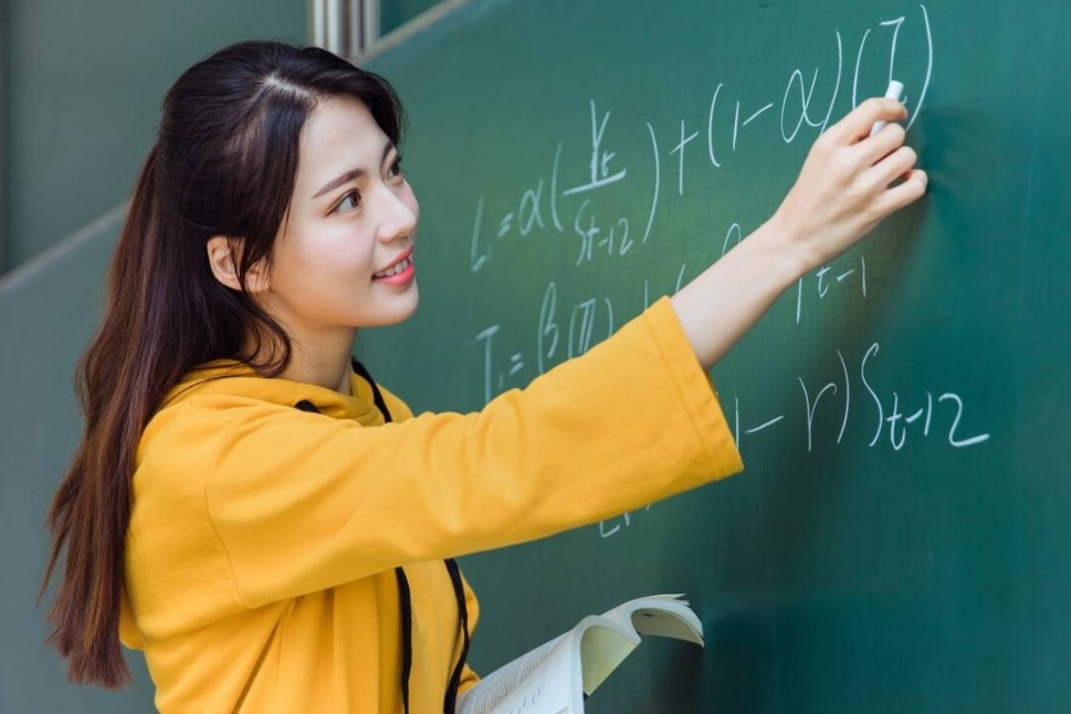 未来十年女生很吃香的专业,工作稳定收入也高,家有女儿的可参考