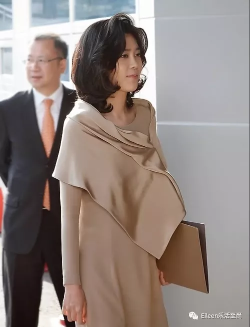 全都离过婚?何超琼李富真孟晚舟三位顶级白富美为什么那么像?
